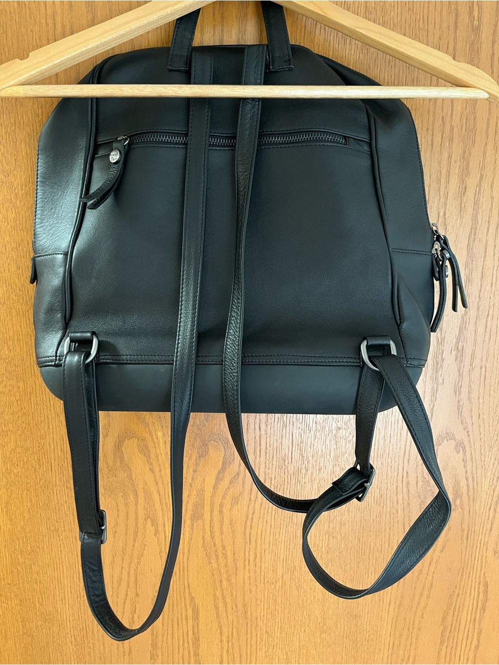 Think! Leather Backpack like new RARE - Picture 4 of 8